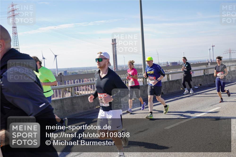 03.10.2025 - Köhlbrandbrückenlauf Michael Burmester http://msf.ph/oto/9109398 03.10.2025 12:51:54 Position 2 4581 meine-sportfotos.de