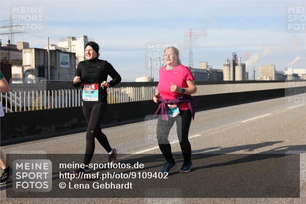 03.10.2025 - Köhlbrandbrückenlauf Lena Gebhardt http://msf.ph/oto/9109402 03.10.2025 10:14:28 Position 2 2662, 2440 meine-sportfotos.de