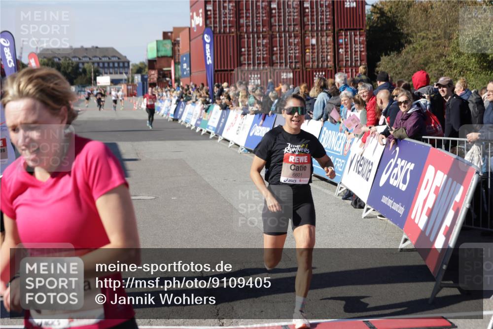 03.10.2025 - Köhlbrandbrückenlauf Jannik Wohlers http://msf.ph/oto/9109405 03.10.2025 12:59:49 Ziel 4074, 4111, 4215, 4554, 6142, 6254, 6364, 6601, 6616, 6654, 6754 meine-sportfotos.de