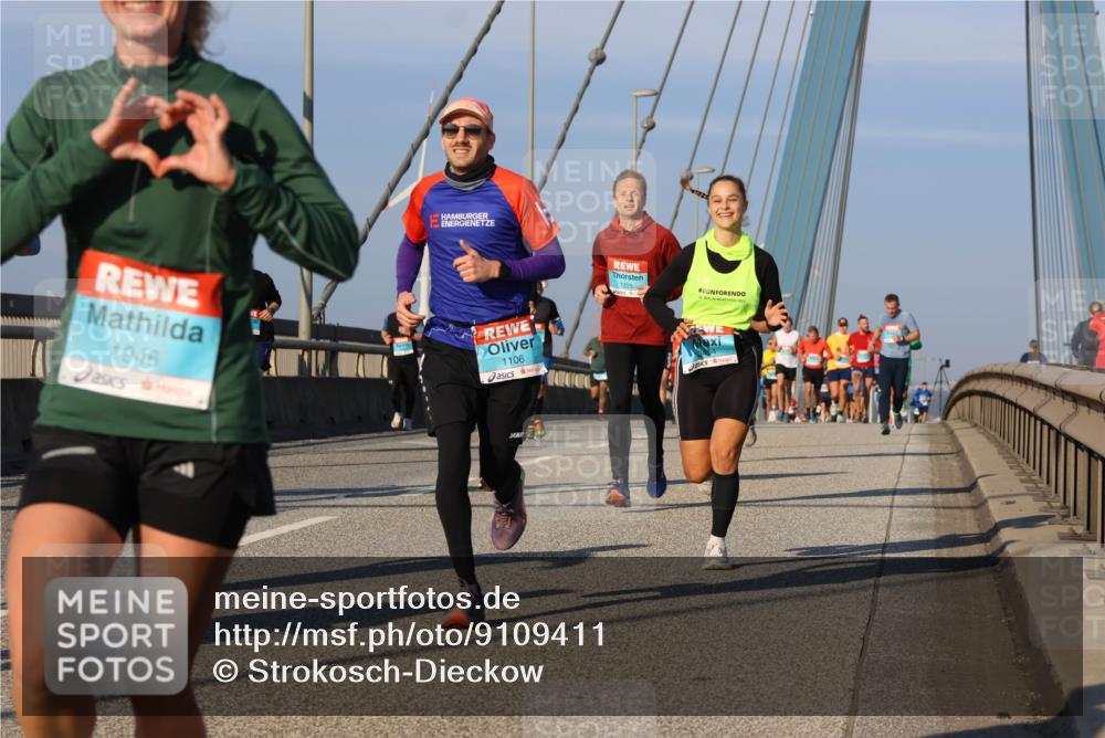 03.10.2025 - Köhlbrandbrückenlauf Strokosch-Dieckow http://msf.ph/oto/9109411 03.10.2025 09:40:33 Position 2 1946, 1106, 1225 meine-sportfotos.de