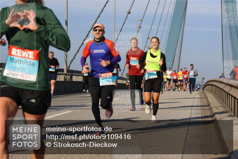 03.10.2025 - Köhlbrandbrückenlauf Strokosch-Dieckow http://msf.ph/oto/9109416 03.10.2025 09:40:33 Position 2 1946, 1225, 2004, 1106, 3454 meine-sportfotos.de