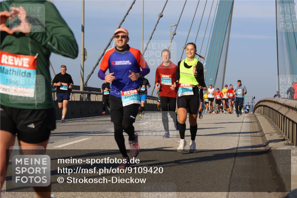 03.10.2025 - Köhlbrandbrückenlauf Strokosch-Dieckow http://msf.ph/oto/9109420 03.10.2025 09:40:33 Position 2 1946, 1106, 1225, 2024, 3454 meine-sportfotos.de