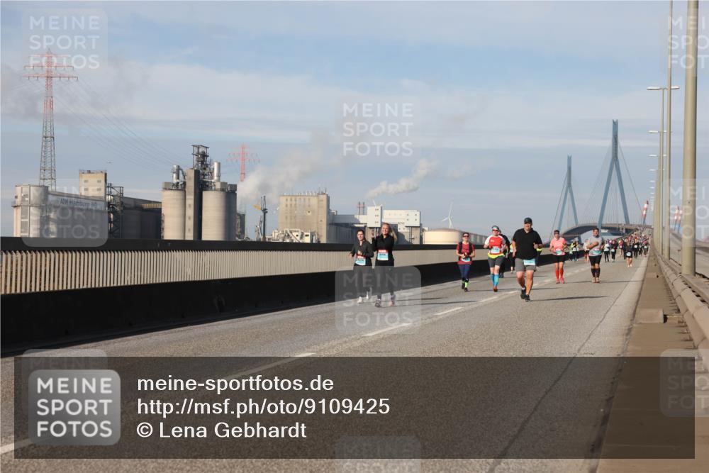 03.10.2025 - Köhlbrandbrückenlauf Lena Gebhardt http://msf.ph/oto/9109425 03.10.2025 10:14:36 Position 2  meine-sportfotos.de