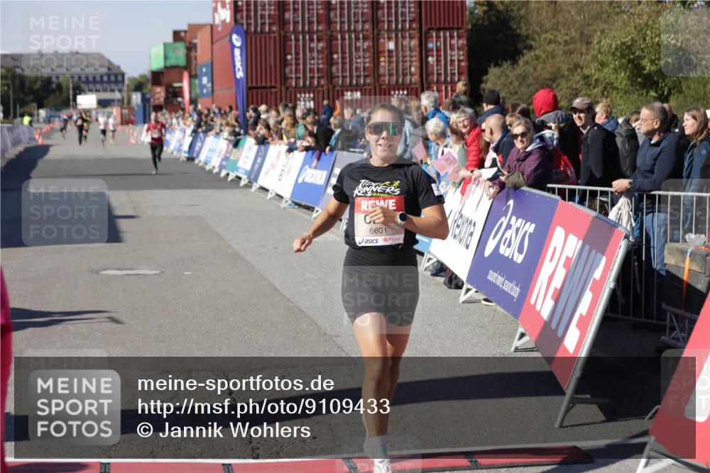 03.10.2025 - Köhlbrandbrückenlauf Jannik Wohlers http://msf.ph/oto/9109433 03.10.2025 12:59:49 Ziel 4074, 4111, 4215, 4554, 6142, 6254, 6364, 6601, 6616, 6654, 6754 meine-sportfotos.de