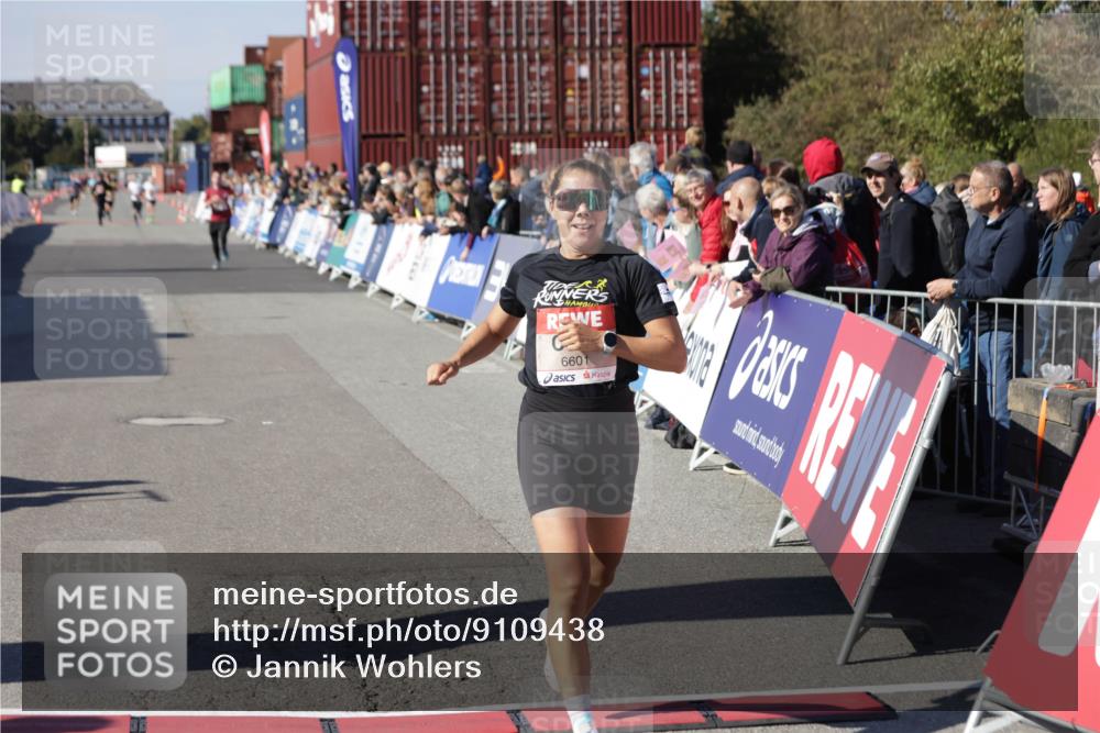 03.10.2025 - Köhlbrandbrückenlauf Jannik Wohlers http://msf.ph/oto/9109438 03.10.2025 12:59:49 Ziel 4074, 4111, 4215, 4554, 6142, 6254, 6364, 6601, 6616, 6654, 6754 meine-sportfotos.de