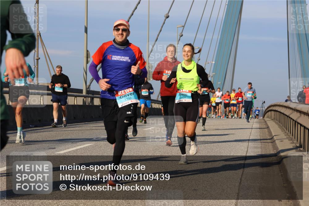 03.10.2025 - Köhlbrandbrückenlauf Strokosch-Dieckow http://msf.ph/oto/9109439 03.10.2025 09:40:33 Position 2 1280, 50, 2024, 1106, 3454 meine-sportfotos.de