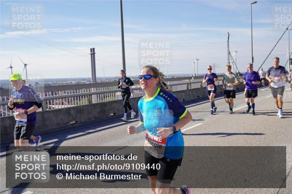 03.10.2025 - Köhlbrandbrückenlauf Michael Burmester http://msf.ph/oto/9109440 03.10.2025 12:51:55 Position 2 4630 meine-sportfotos.de