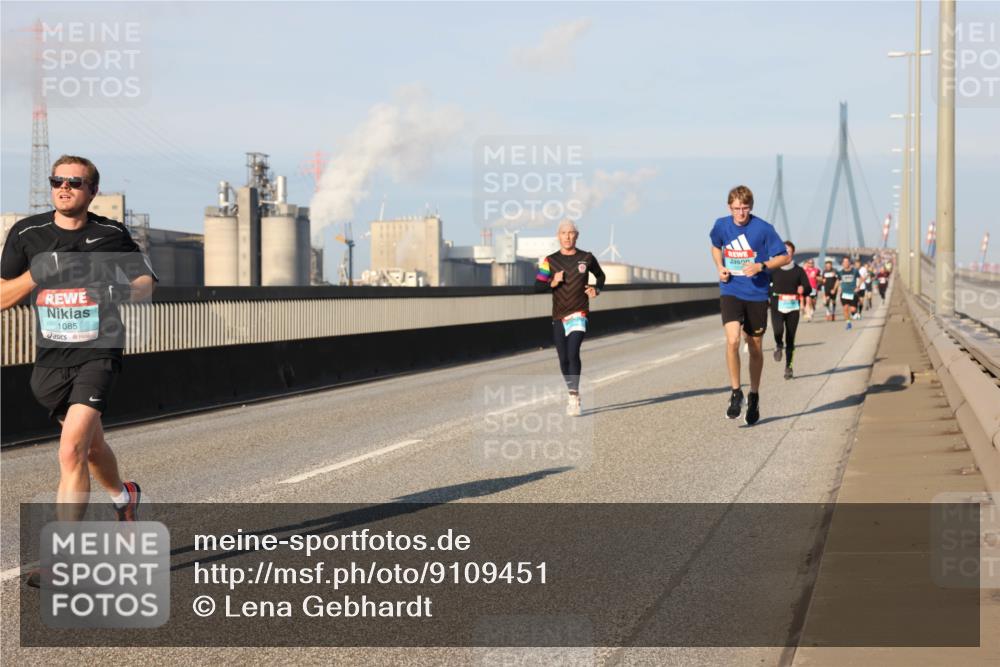 03.10.2025 - Köhlbrandbrückenlauf Lena Gebhardt http://msf.ph/oto/9109451 03.10.2025 09:41:21 Position 2 1085 meine-sportfotos.de