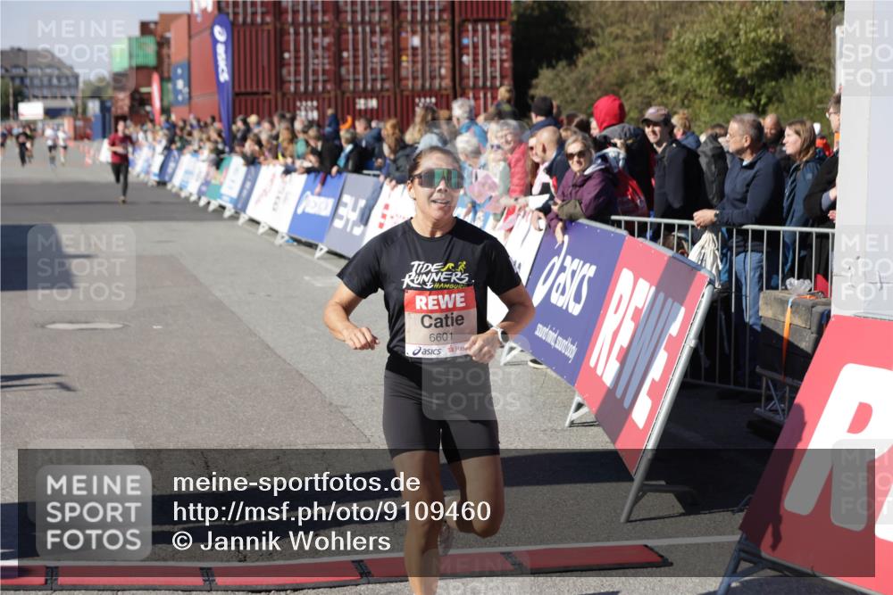 03.10.2025 - Köhlbrandbrückenlauf Jannik Wohlers http://msf.ph/oto/9109460 03.10.2025 12:59:49 Ziel 4074, 4111, 4215, 4554, 6142, 6254, 6364, 6601, 6616, 6654, 6754 meine-sportfotos.de