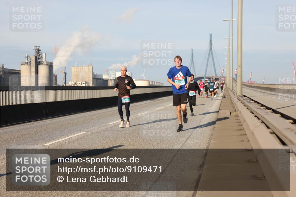 03.10.2025 - Köhlbrandbrückenlauf Lena Gebhardt http://msf.ph/oto/9109471 03.10.2025 09:41:21 Position 2 1230 meine-sportfotos.de