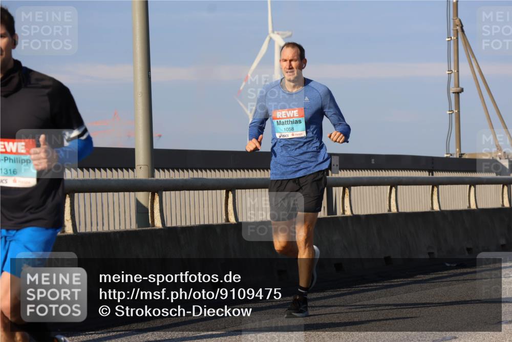 03.10.2025 - Köhlbrandbrückenlauf Strokosch-Dieckow http://msf.ph/oto/9109475 03.10.2025 09:40:41 Position 2 1316, 216, 1058 meine-sportfotos.de
