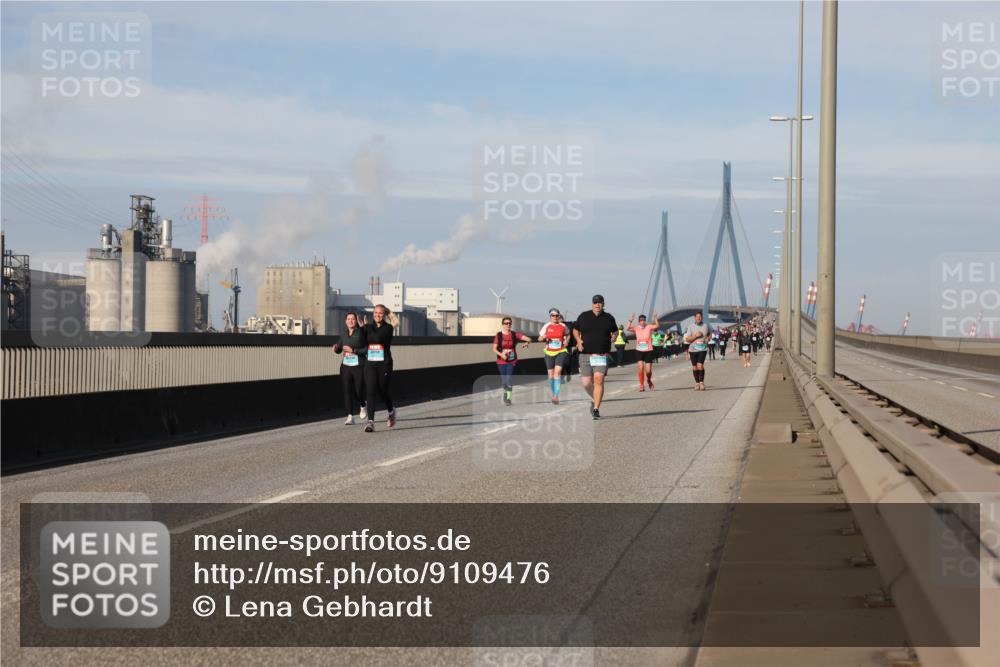 03.10.2025 - Köhlbrandbrückenlauf Lena Gebhardt http://msf.ph/oto/9109476 03.10.2025 10:14:37 Position 2  meine-sportfotos.de