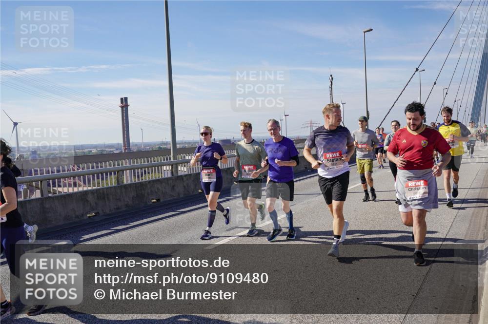 03.10.2025 - Köhlbrandbrückenlauf Michael Burmester http://msf.ph/oto/9109480 03.10.2025 12:51:57 Position 2 5814, 5816 meine-sportfotos.de