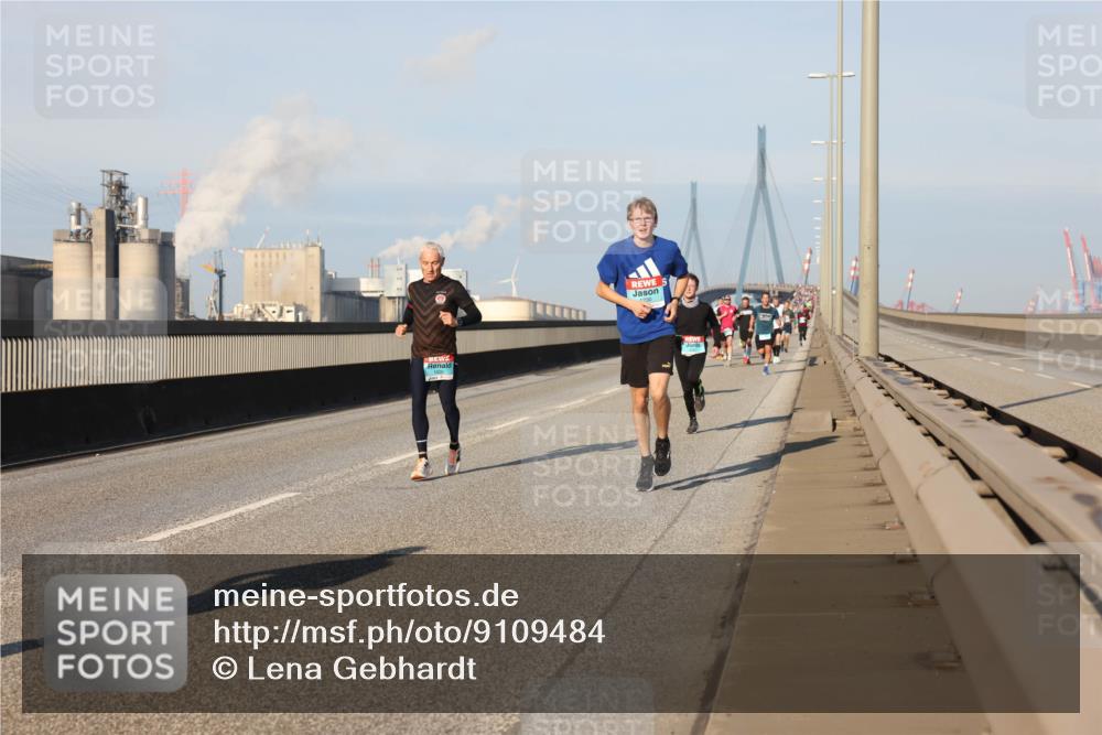 03.10.2025 - Köhlbrandbrückenlauf Lena Gebhardt http://msf.ph/oto/9109484 03.10.2025 09:41:21 Position 2  meine-sportfotos.de