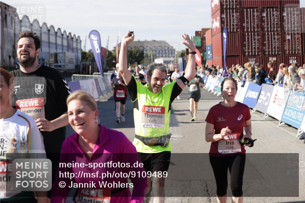 03.10.2025 - Köhlbrandbrückenlauf Jannik Wohlers http://msf.ph/oto/9109489 03.10.2025 13:29:45 Ziel 4629, 4660, 4714, 4720, 4733, 5119, 5120, 5260, 5333, 5482, 5574, 6066, 6093, 6215, 6439 meine-sportfotos.de