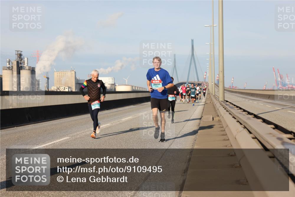 03.10.2025 - Köhlbrandbrückenlauf Lena Gebhardt http://msf.ph/oto/9109495 03.10.2025 09:41:22 Position 2 1230 meine-sportfotos.de