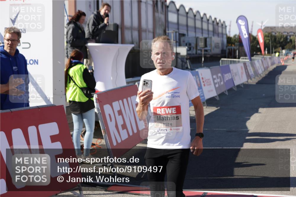 03.10.2025 - Köhlbrandbrückenlauf Jannik Wohlers http://msf.ph/oto/9109497 03.10.2025 12:59:50 Ziel 4074, 4111, 4215, 4554, 6142, 6254, 6364, 6601, 6654, 6754 meine-sportfotos.de