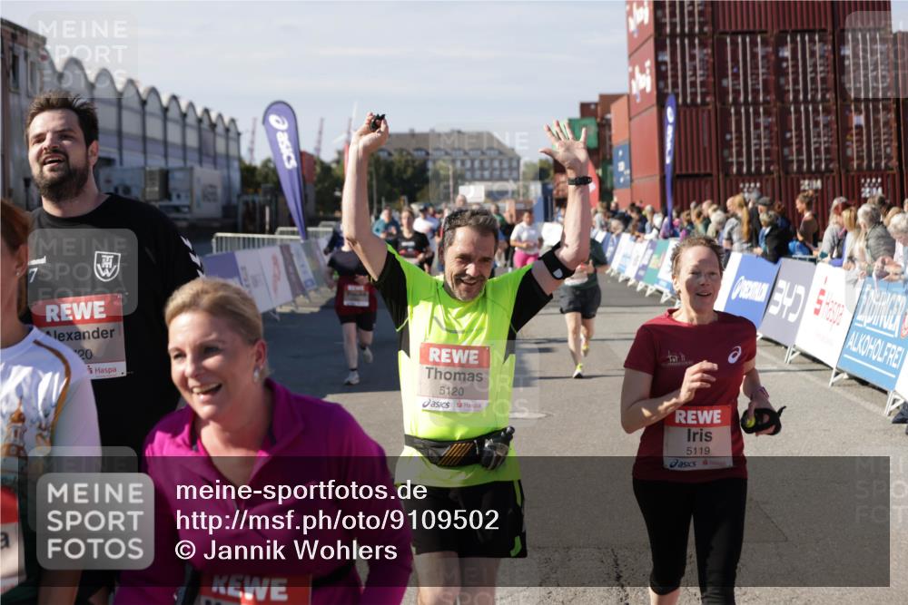 03.10.2025 - Köhlbrandbrückenlauf Jannik Wohlers http://msf.ph/oto/9109502 03.10.2025 13:29:45 Ziel 4629, 4660, 4714, 4720, 4733, 5119, 5120, 5260, 5333, 5482, 5574, 6066, 6093, 6215, 6439 meine-sportfotos.de