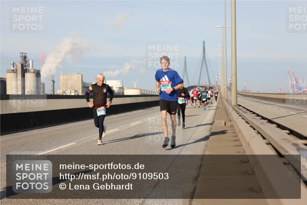 03.10.2025 - Köhlbrandbrückenlauf Lena Gebhardt http://msf.ph/oto/9109503 03.10.2025 09:41:22 Position 2 1230 meine-sportfotos.de
