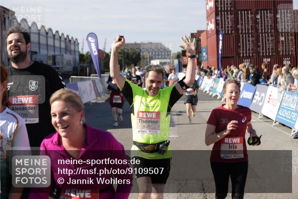 03.10.2025 - Köhlbrandbrückenlauf Jannik Wohlers http://msf.ph/oto/9109507 03.10.2025 13:29:45 Ziel 4629, 4660, 4714, 4720, 4733, 5119, 5120, 5260, 5333, 5482, 5574, 6066, 6093, 6215, 6439 meine-sportfotos.de