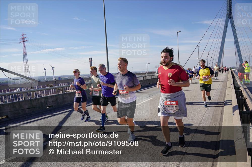03.10.2025 - Köhlbrandbrückenlauf Michael Burmester http://msf.ph/oto/9109508 03.10.2025 12:51:58 Position 2 17000, 5814, 5816 meine-sportfotos.de