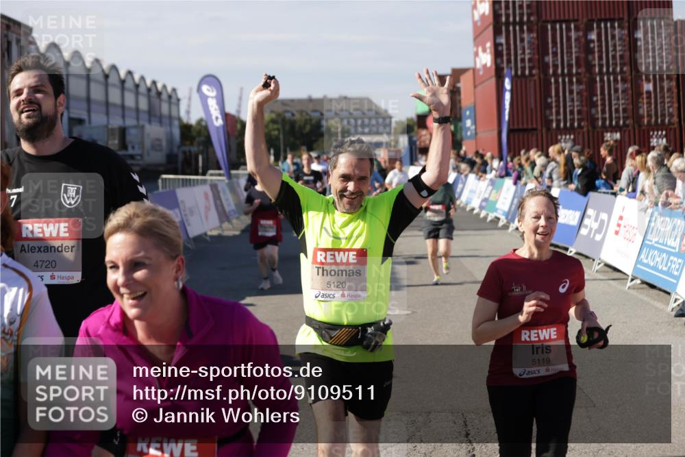 03.10.2025 - Köhlbrandbrückenlauf Jannik Wohlers http://msf.ph/oto/9109511 03.10.2025 13:29:45 Ziel 4629, 4660, 4714, 4720, 4733, 5119, 5120, 5260, 5333, 5482, 5574, 6066, 6093, 6215, 6439 meine-sportfotos.de