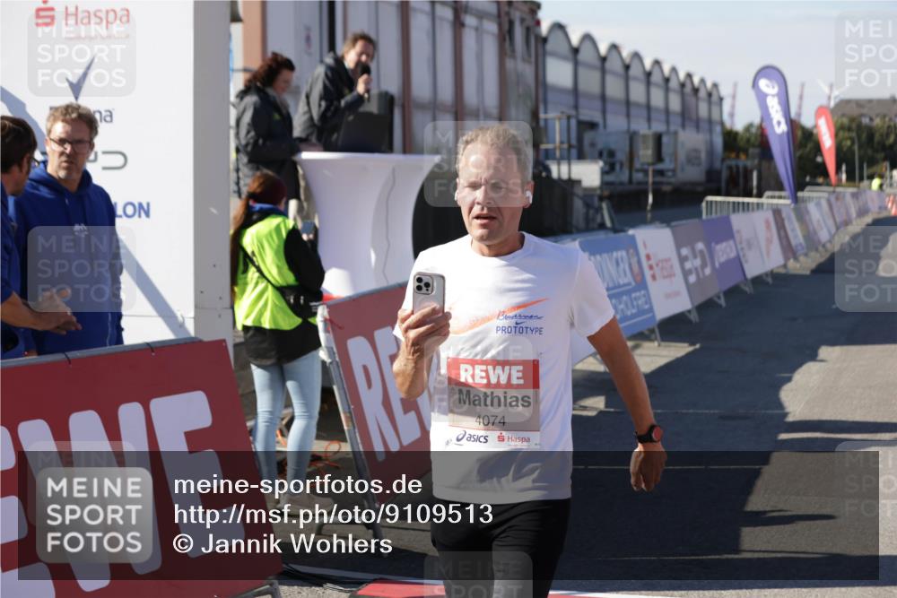 03.10.2025 - Köhlbrandbrückenlauf Jannik Wohlers http://msf.ph/oto/9109513 03.10.2025 12:59:51 Ziel 4074, 4554, 6142, 6254, 6364, 6601, 6654, 6754 meine-sportfotos.de