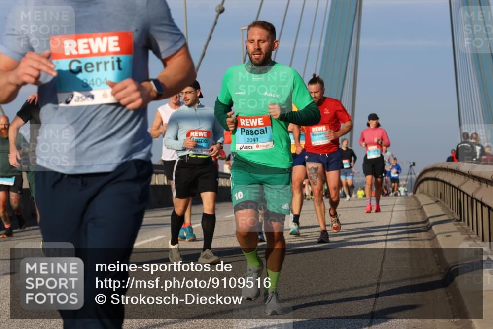 03.10.2025 - Köhlbrandbrückenlauf Strokosch-Dieckow http://msf.ph/oto/9109516 03.10.2025 09:40:46 Position 2 8404, 3041, 10, 1273 meine-sportfotos.de