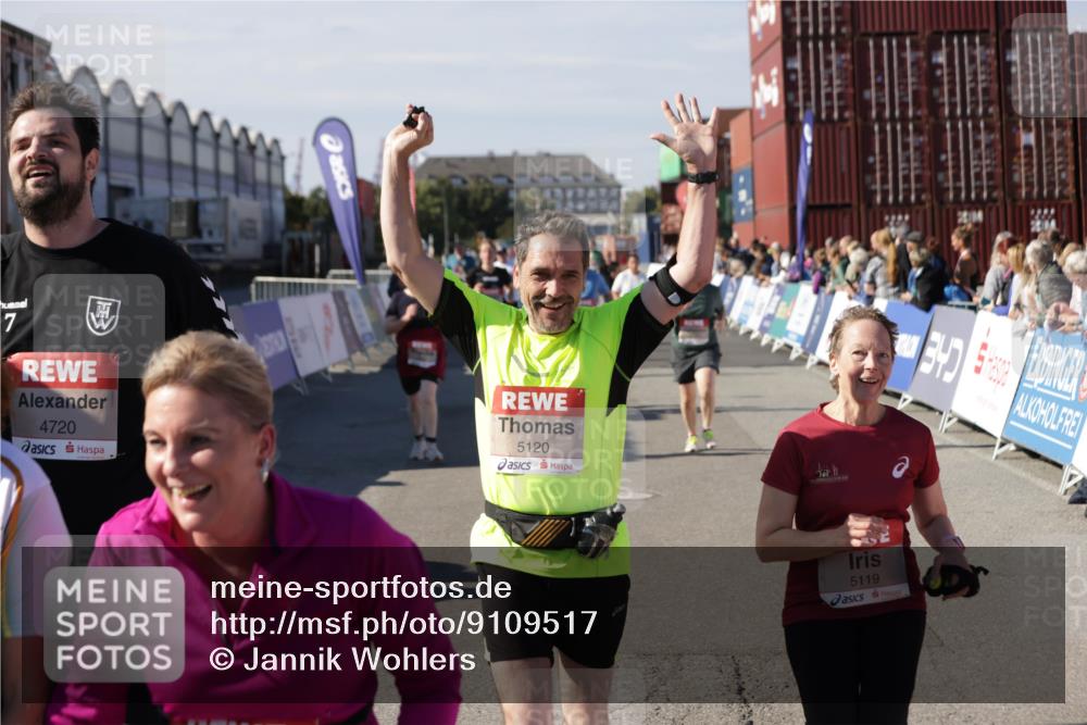 03.10.2025 - Köhlbrandbrückenlauf Jannik Wohlers http://msf.ph/oto/9109517 03.10.2025 13:29:45 Ziel 4629, 4660, 4714, 4720, 4733, 5119, 5120, 5260, 5333, 5482, 5574, 6066, 6093, 6215, 6439 meine-sportfotos.de