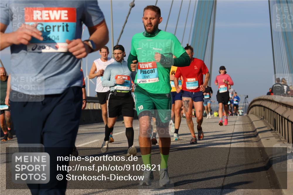 03.10.2025 - Köhlbrandbrückenlauf Strokosch-Dieckow http://msf.ph/oto/9109521 03.10.2025 09:40:46 Position 2 3404, 3041, 1273, 10 meine-sportfotos.de