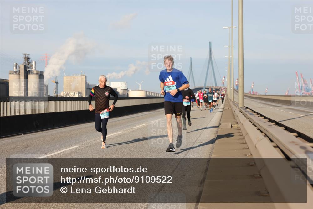 03.10.2025 - Köhlbrandbrückenlauf Lena Gebhardt http://msf.ph/oto/9109522 03.10.2025 09:41:22 Position 2 1230 meine-sportfotos.de