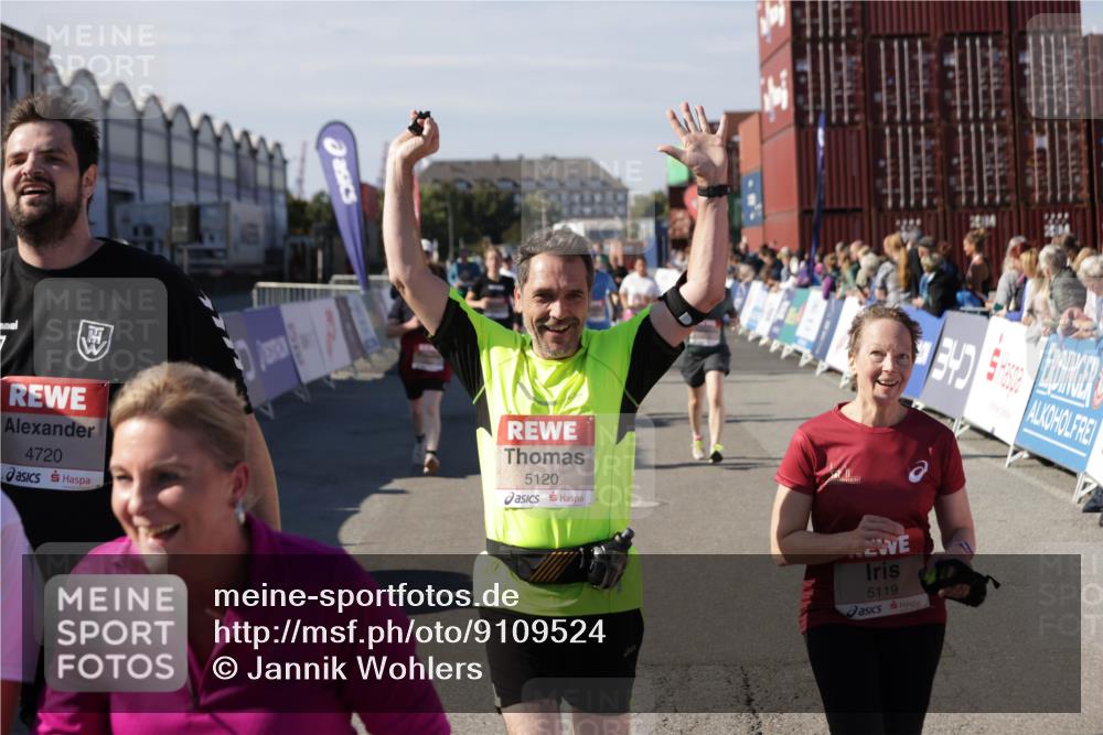 03.10.2025 - Köhlbrandbrückenlauf Jannik Wohlers http://msf.ph/oto/9109524 03.10.2025 13:29:45 Ziel 4629, 4660, 4714, 4720, 4733, 5119, 5120, 5260, 5333, 5482, 5574, 6066, 6093, 6215, 6439 meine-sportfotos.de