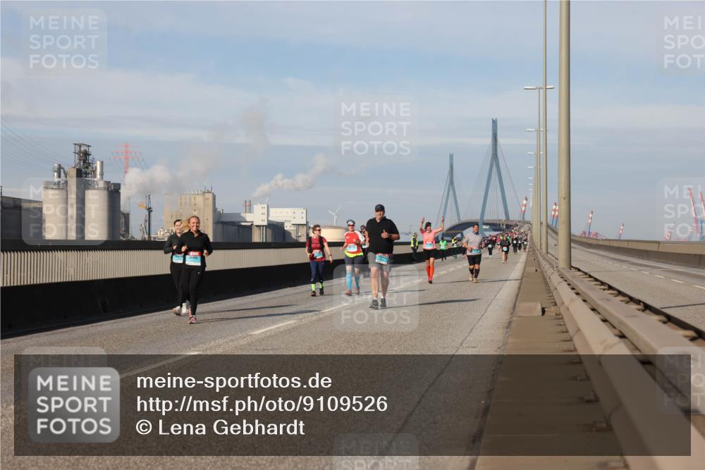 03.10.2025 - Köhlbrandbrückenlauf Lena Gebhardt http://msf.ph/oto/9109526 03.10.2025 10:14:38 Position 2  meine-sportfotos.de