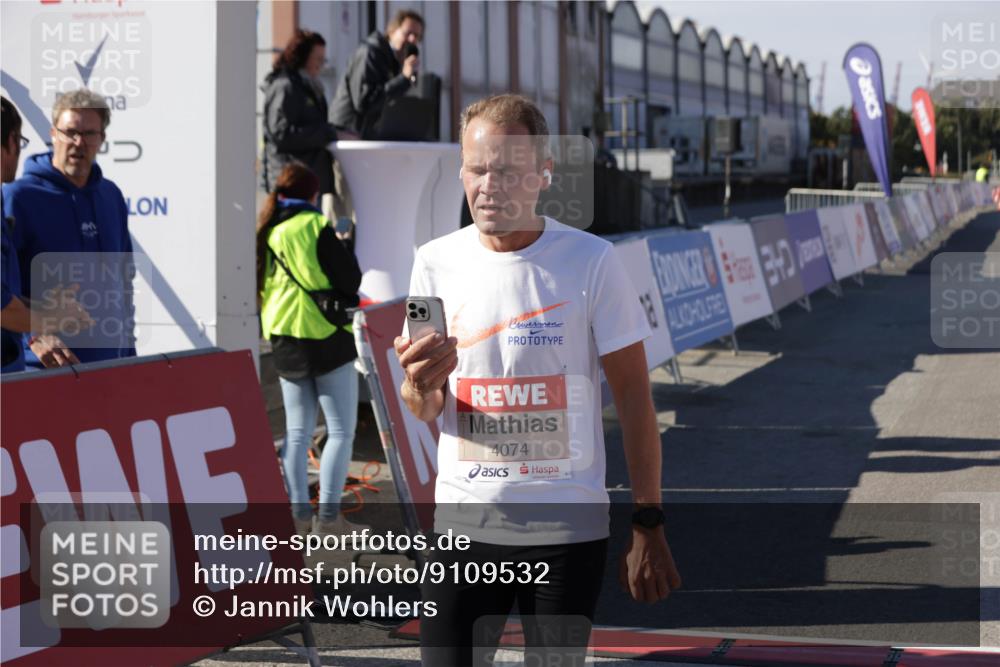 03.10.2025 - Köhlbrandbrückenlauf Jannik Wohlers http://msf.ph/oto/9109532 03.10.2025 12:59:51 Ziel 4074, 4554, 6142, 6254, 6364, 6601, 6654, 6754 meine-sportfotos.de