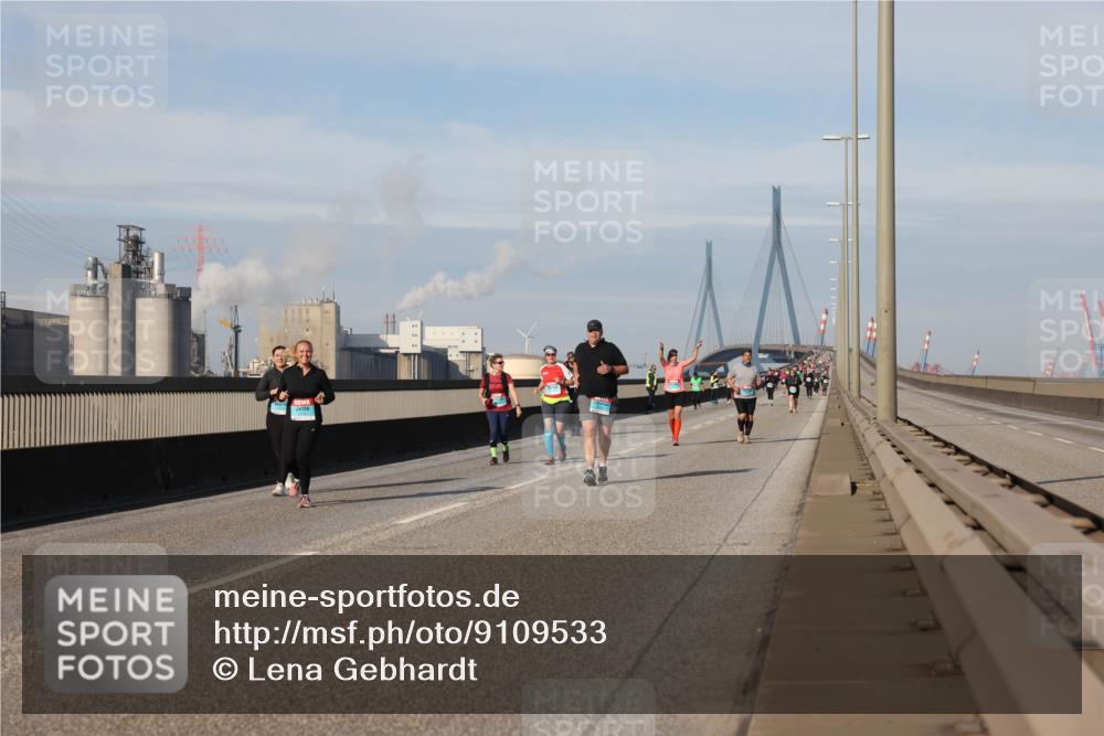 03.10.2025 - Köhlbrandbrückenlauf Lena Gebhardt http://msf.ph/oto/9109533 03.10.2025 10:14:38 Position 2  meine-sportfotos.de