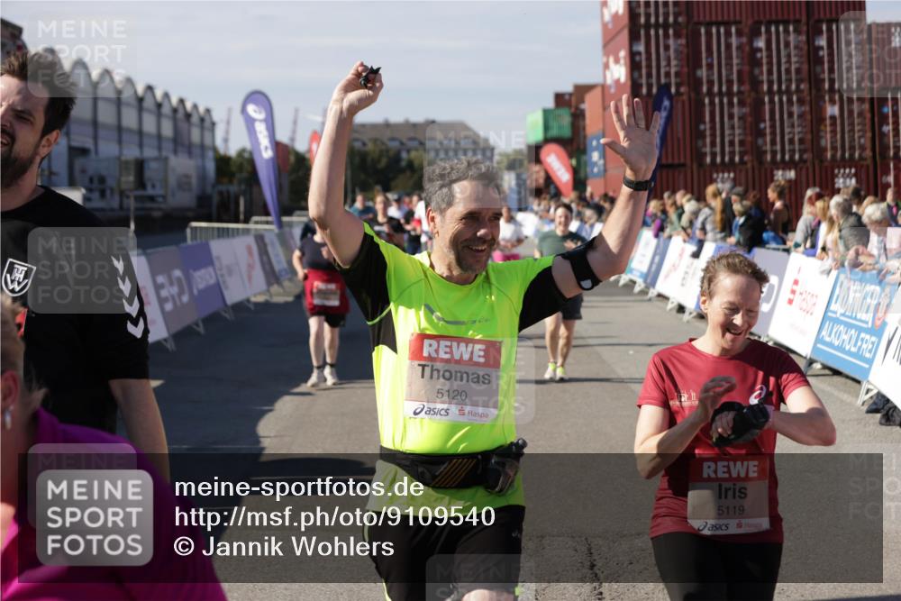 03.10.2025 - Köhlbrandbrückenlauf Jannik Wohlers http://msf.ph/oto/9109540 03.10.2025 13:29:45 Ziel 4629, 4660, 4714, 4720, 4733, 5119, 5120, 5260, 5333, 5482, 5574, 6066, 6093, 6215, 6439 meine-sportfotos.de
