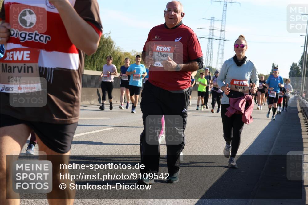 03.10.2025 - Köhlbrandbrückenlauf Strokosch-Dieckow http://msf.ph/oto/9109542 03.10.2025 12:24:43 Position 3 5247, 5584, 5292 meine-sportfotos.de