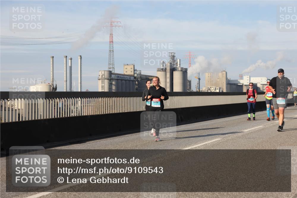 03.10.2025 - Köhlbrandbrückenlauf Lena Gebhardt http://msf.ph/oto/9109543 03.10.2025 10:14:41 Position 2  meine-sportfotos.de