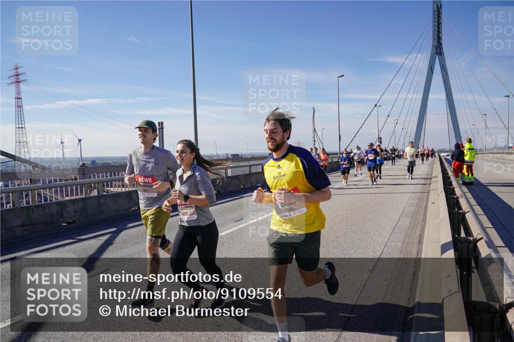 03.10.2025 - Köhlbrandbrückenlauf Michael Burmester http://msf.ph/oto/9109554 03.10.2025 12:51:59 Position 2 5867, 5868, 2004, 4548 meine-sportfotos.de