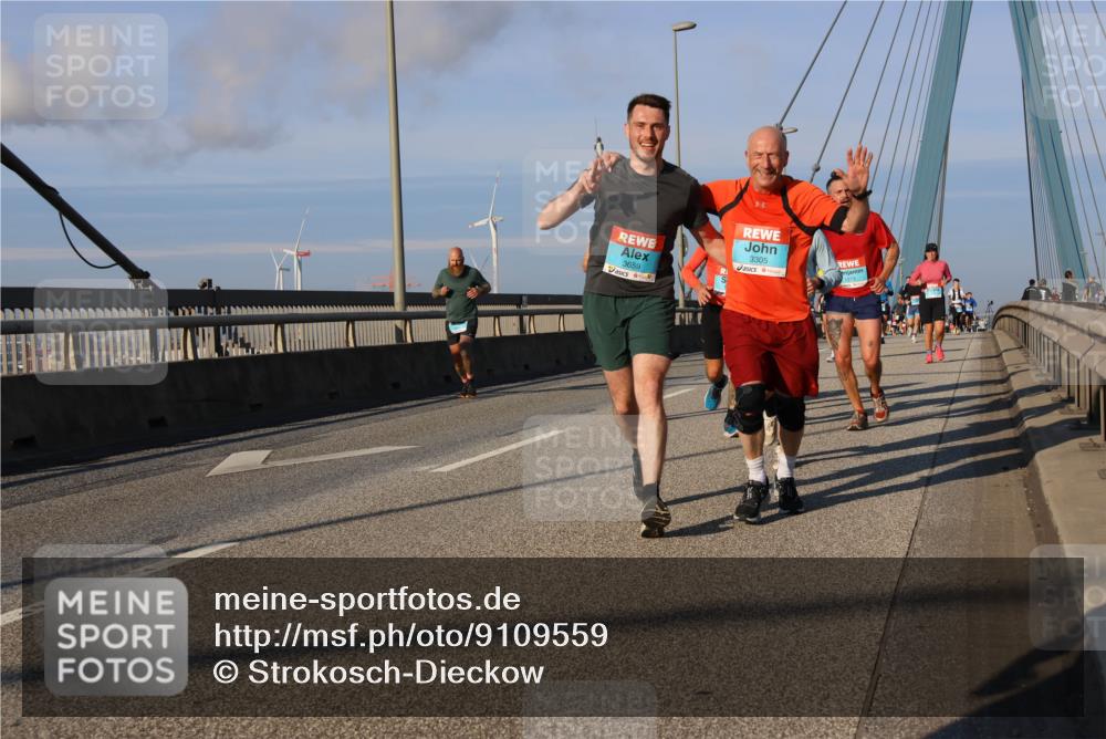 03.10.2025 - Köhlbrandbrückenlauf Strokosch-Dieckow http://msf.ph/oto/9109559 03.10.2025 09:40:49 Position 2 3659, 3305 meine-sportfotos.de