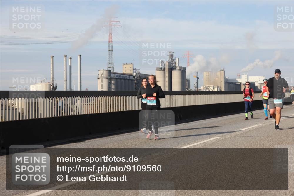 03.10.2025 - Köhlbrandbrückenlauf Lena Gebhardt http://msf.ph/oto/9109560 03.10.2025 10:14:41 Position 2  meine-sportfotos.de