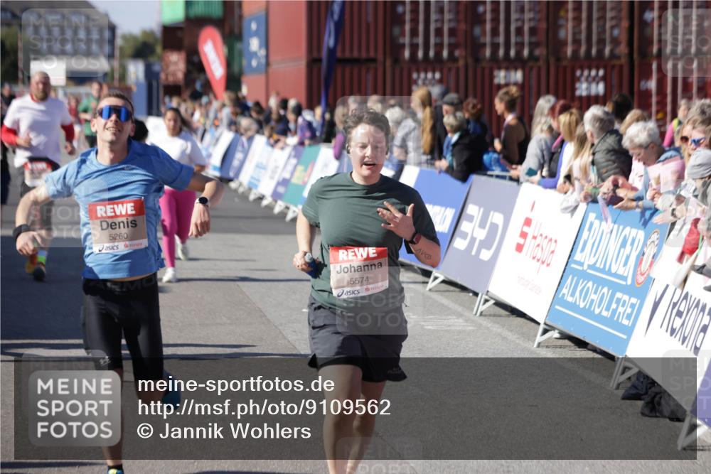 03.10.2025 - Köhlbrandbrückenlauf Jannik Wohlers http://msf.ph/oto/9109562 03.10.2025 13:29:47 Ziel 4629, 4660, 4714, 4720, 4733, 4825, 5119, 5120, 5260, 5333, 5574, 5930, 5944, 6066, 6093, 6215 meine-sportfotos.de