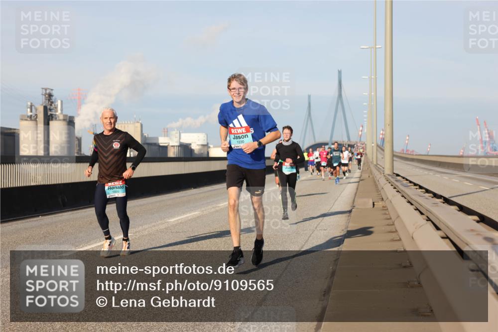 03.10.2025 - Köhlbrandbrückenlauf Lena Gebhardt http://msf.ph/oto/9109565 03.10.2025 09:41:22 Position 2 1020, 1230 meine-sportfotos.de