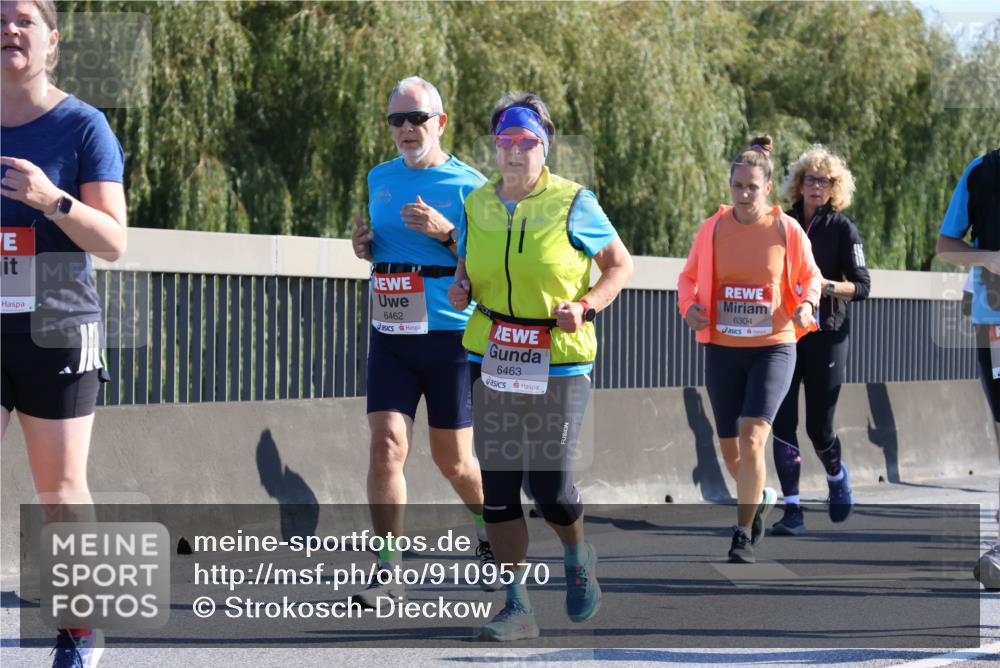 03.10.2025 - Köhlbrandbrückenlauf Strokosch-Dieckow http://msf.ph/oto/9109570 03.10.2025 12:24:49 Position 3 6462, 6463, 6304 meine-sportfotos.de