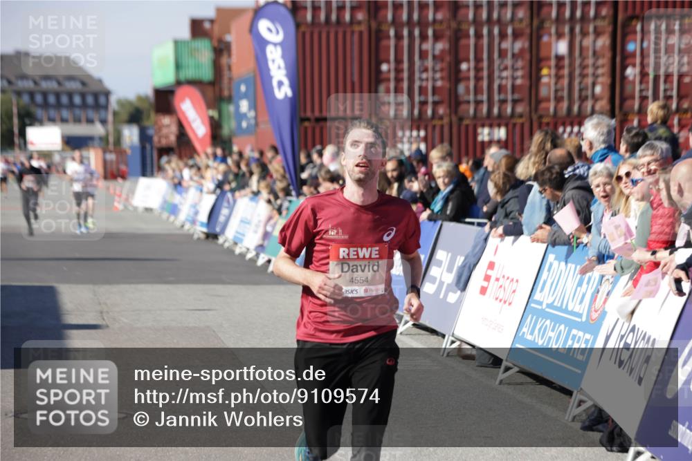 03.10.2025 - Köhlbrandbrückenlauf Jannik Wohlers http://msf.ph/oto/9109574 03.10.2025 12:59:55 Ziel 4074, 4554, 6142, 6254, 6601 meine-sportfotos.de