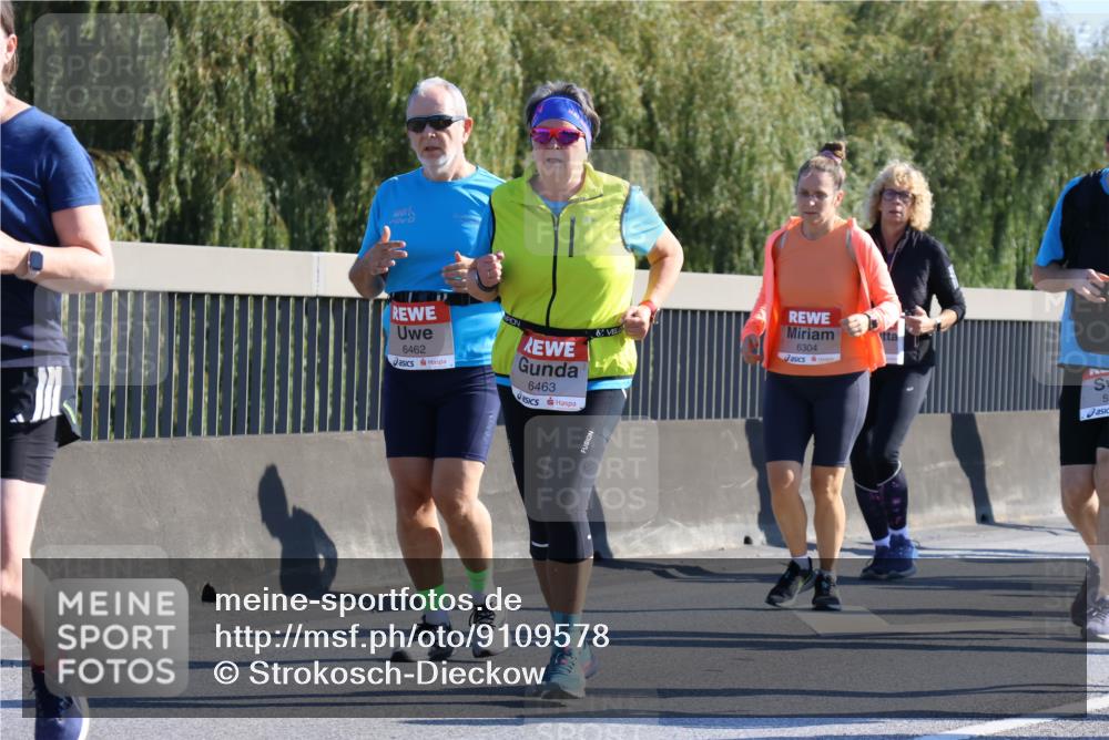 03.10.2025 - Köhlbrandbrückenlauf Strokosch-Dieckow http://msf.ph/oto/9109578 03.10.2025 12:24:49 Position 3 6462, 6463, 6304 meine-sportfotos.de