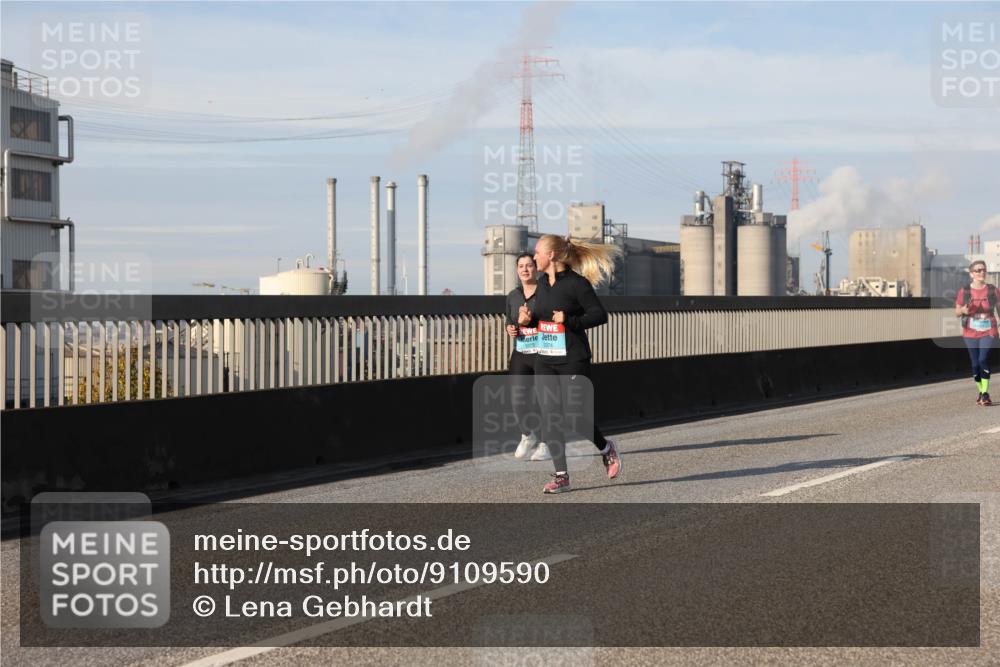 03.10.2025 - Köhlbrandbrückenlauf Lena Gebhardt http://msf.ph/oto/9109590 03.10.2025 10:14:42 Position 2  meine-sportfotos.de