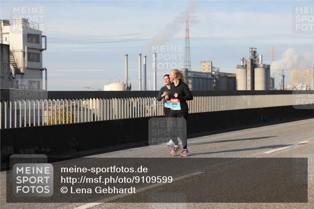 03.10.2025 - Köhlbrandbrückenlauf Lena Gebhardt http://msf.ph/oto/9109599 03.10.2025 10:14:43 Position 2 3374 meine-sportfotos.de
