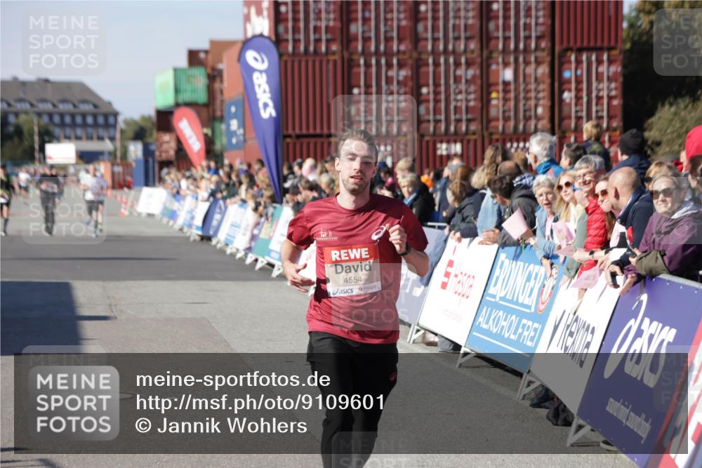03.10.2025 - Köhlbrandbrückenlauf Jannik Wohlers http://msf.ph/oto/9109601 03.10.2025 12:59:55 Ziel 4074, 4554, 6142, 6254, 6601 meine-sportfotos.de