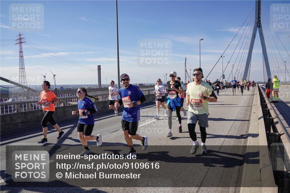 03.10.2025 - Köhlbrandbrückenlauf Michael Burmester http://msf.ph/oto/9109616 03.10.2025 12:52:04 Position 2 4748, 4144 meine-sportfotos.de
